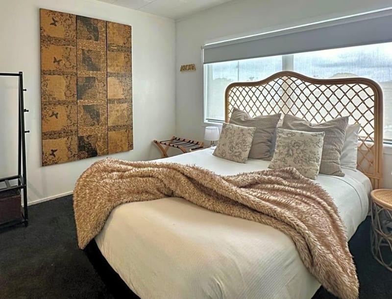 Orewa Beachcomber Motel image