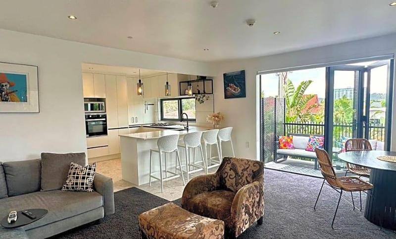 Orewa Beachcomber Motel image