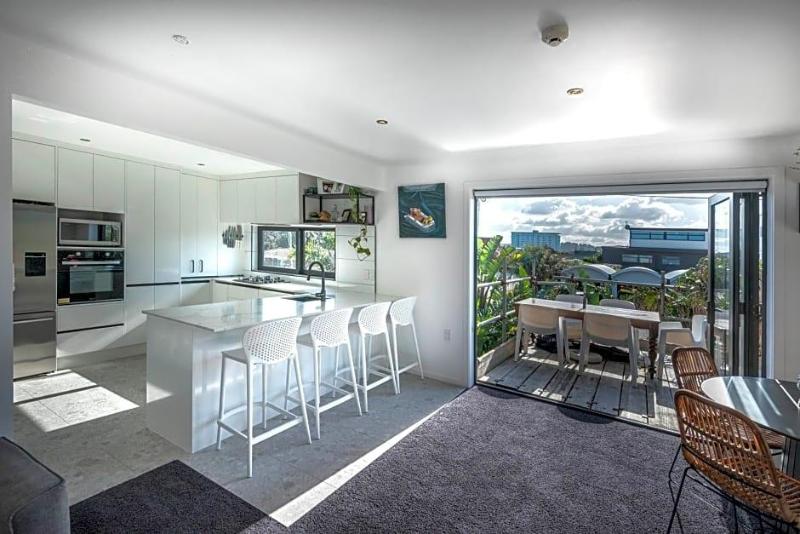 Orewa Beachcomber Motel image