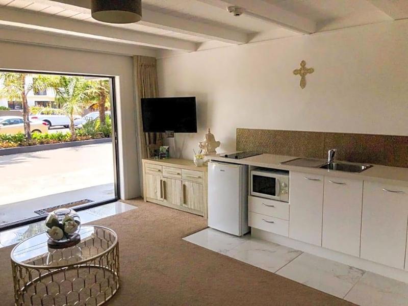 Orewa Beachcomber Motel image