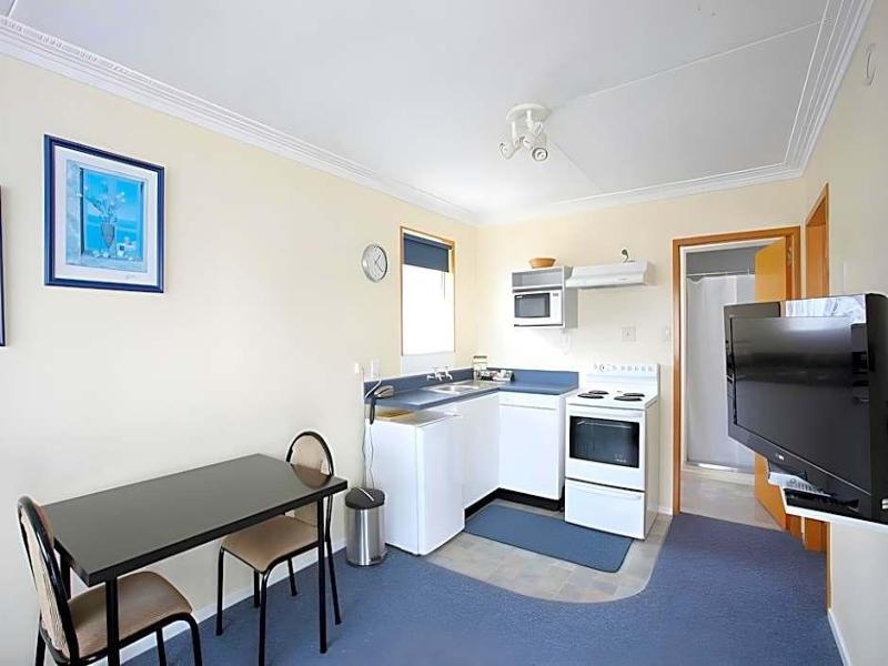 Queens Park Motels image