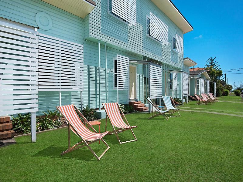 La Costa Motel image
