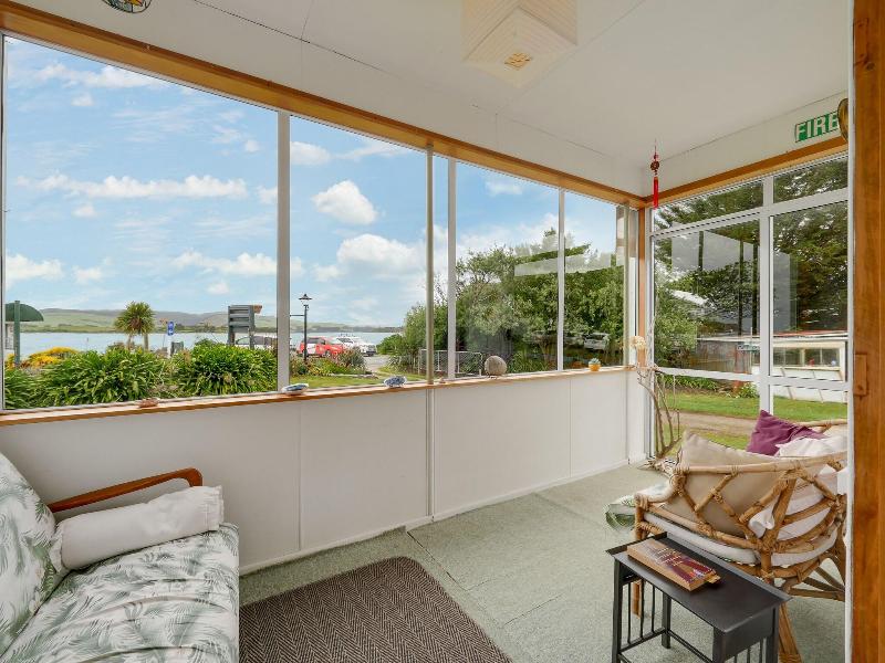 Surat Bay Lodge by the Sea/Backpackers Hostel image