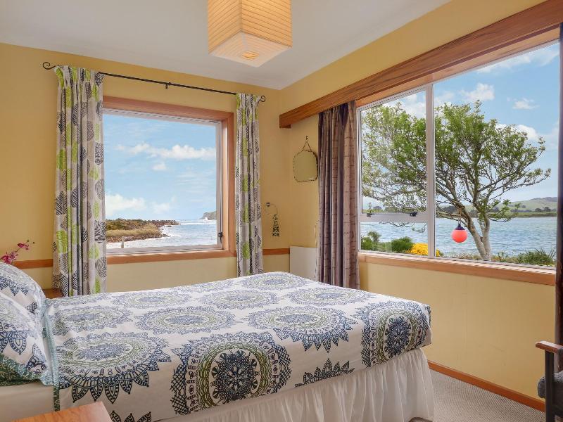 Surat Bay Lodge by the Sea/Backpackers Hostel image