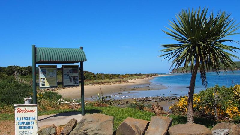 Surat Bay Lodge by the Sea/Backpackers Hostel image