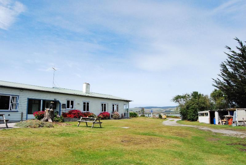 Surat Bay Lodge by the Sea/Backpackers Hostel image