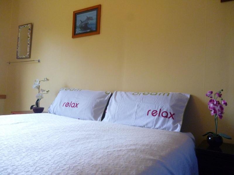 Surat Bay Lodge by the Sea/Backpackers Hostel image
