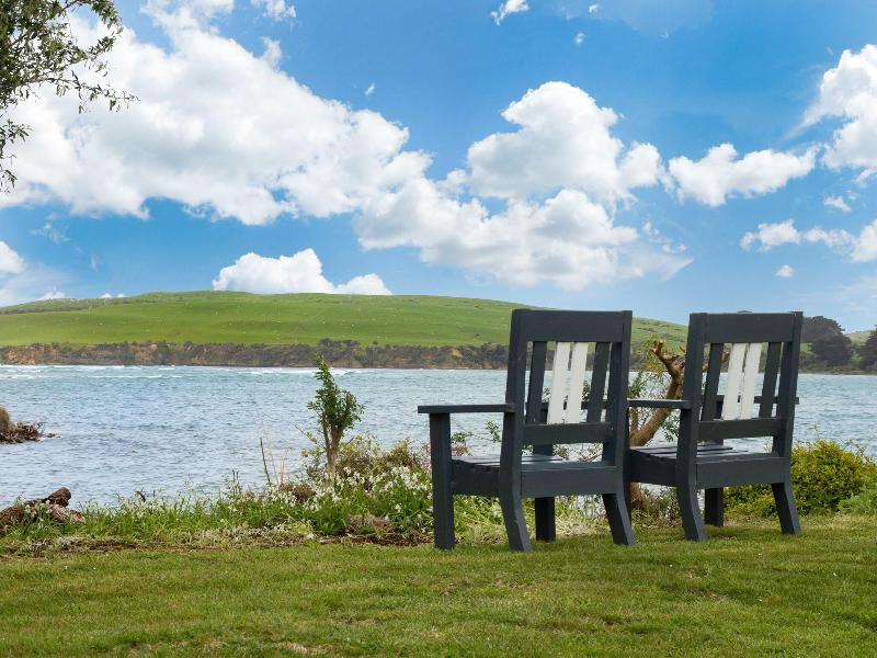 Surat Bay Lodge by the Sea/Backpackers Hostel image