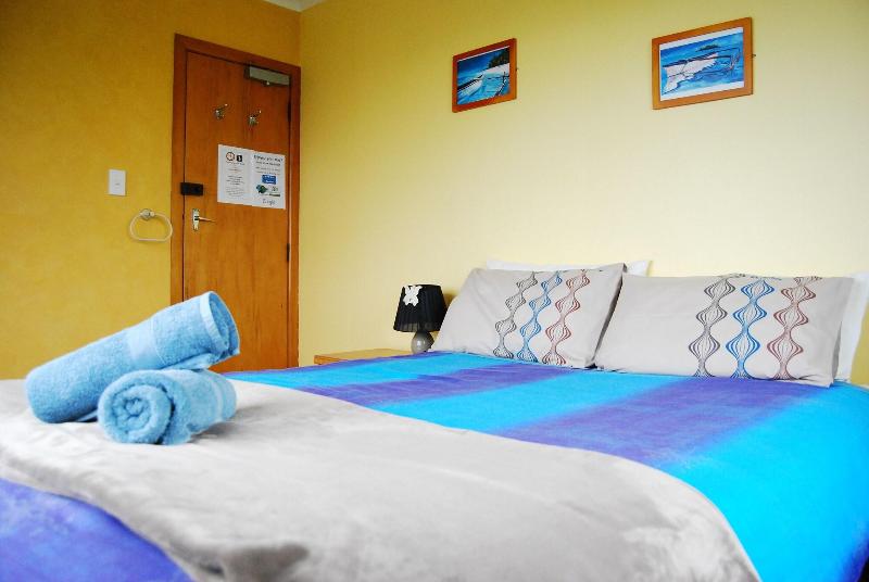 Surat Bay Lodge by the Sea/Backpackers Hostel image