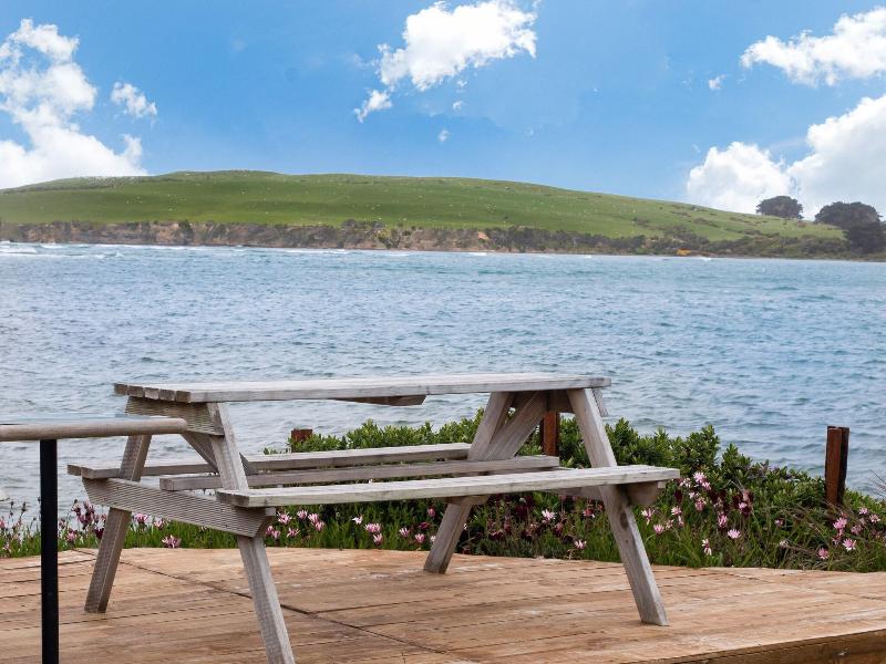 Surat Bay Lodge by the Sea/Backpackers Hostel image