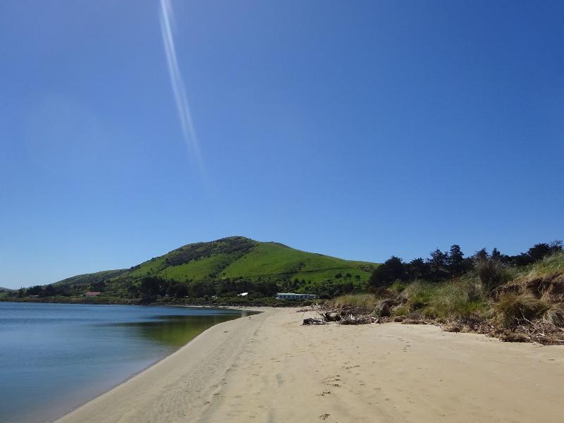 Surat Bay Lodge by the Sea/Backpackers Hostel image