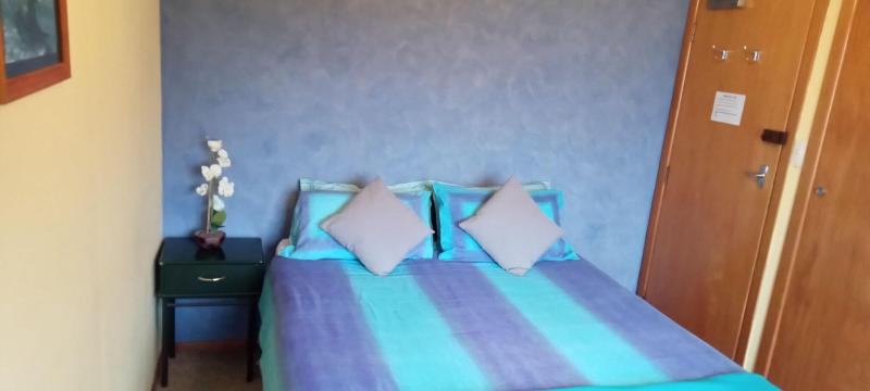 Surat Bay Lodge by the Sea/Backpackers Hostel image