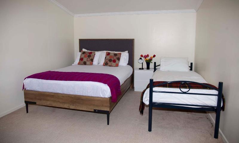 Surat Bay Lodge by the Sea/Backpackers Hostel image