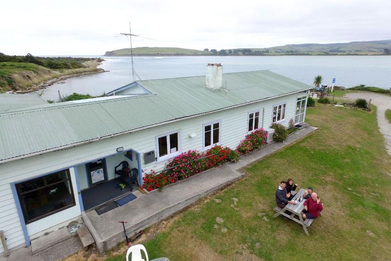 Surat Bay Lodge by the Sea/Backpackers Hostel image