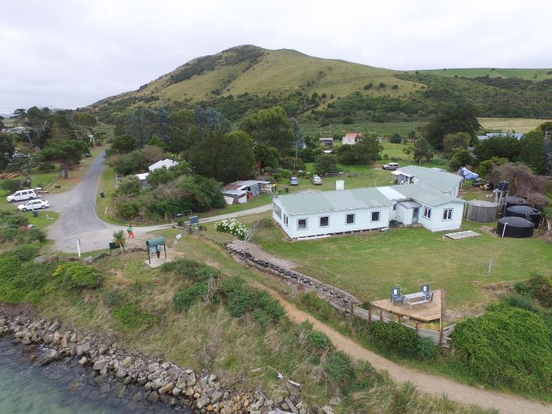 Surat Bay Lodge by the Sea/Backpackers Hostel image