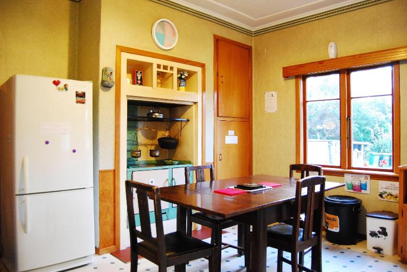 Surat Bay Lodge by the Sea/Backpackers Hostel image