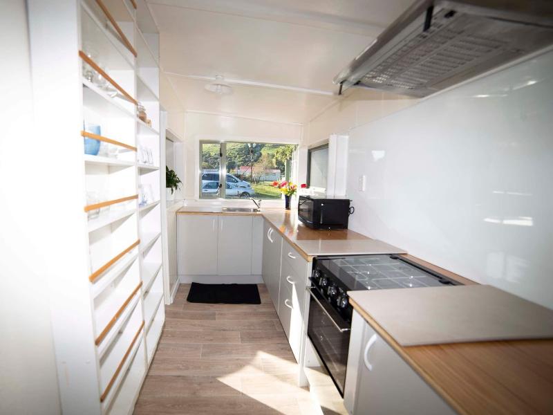 Surat Bay Lodge by the Sea/Backpackers Hostel image