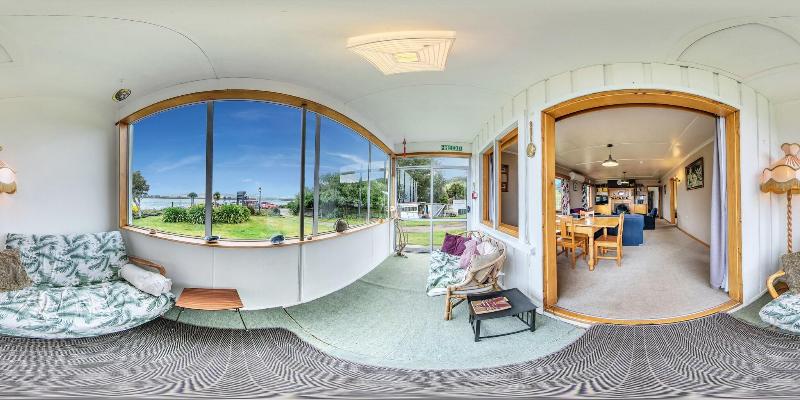 Surat Bay Lodge by the Sea/Backpackers Hostel image
