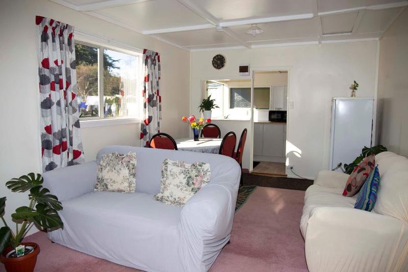 Surat Bay Lodge by the Sea/Backpackers Hostel image