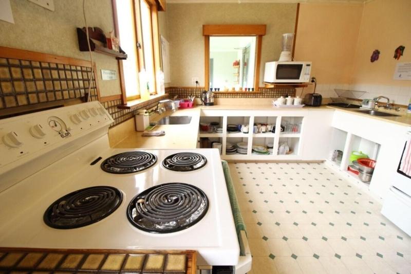 Surat Bay Lodge by the Sea/Backpackers Hostel image