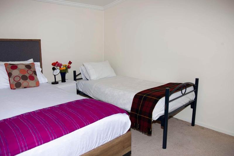 Surat Bay Lodge by the Sea/Backpackers Hostel image
