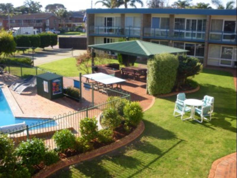 Lakeside Holiday Apartments Merimbula — exterior view