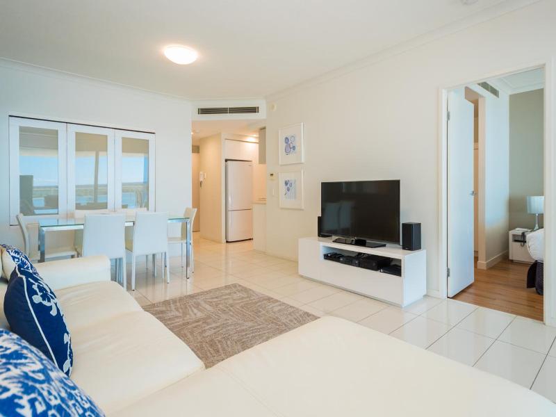 Silvershore Apartments image