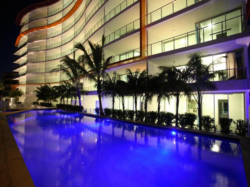 Silvershore Apartments image