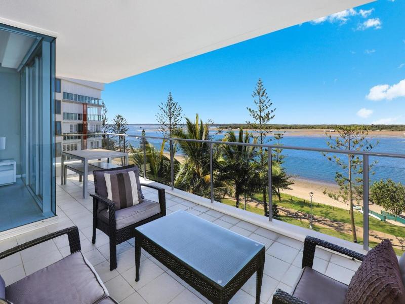 Silvershore Apartments image