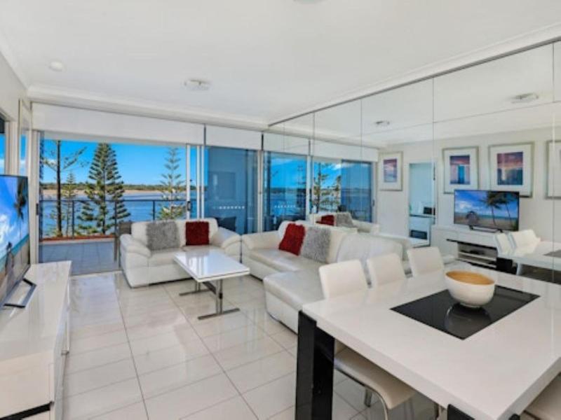 Silvershore Apartments image