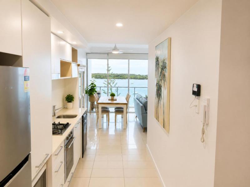 Silvershore Apartments image