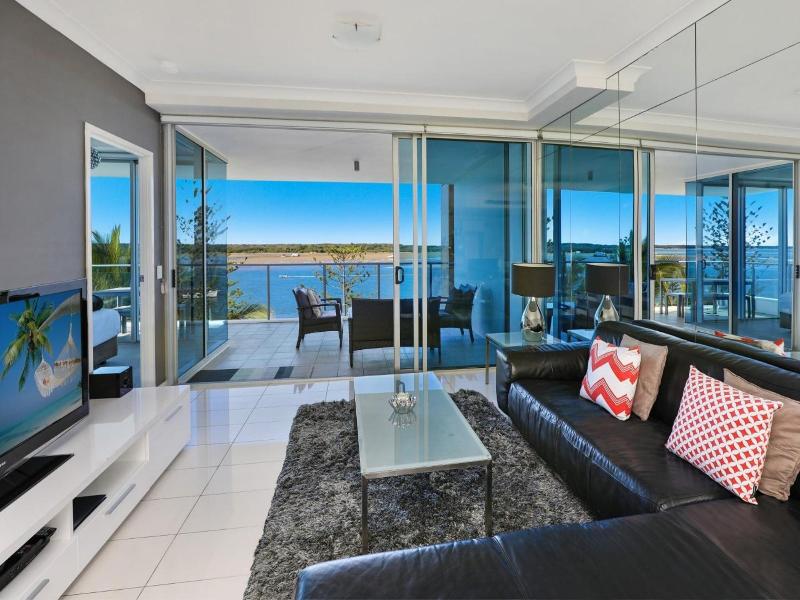 Silvershore Apartments image