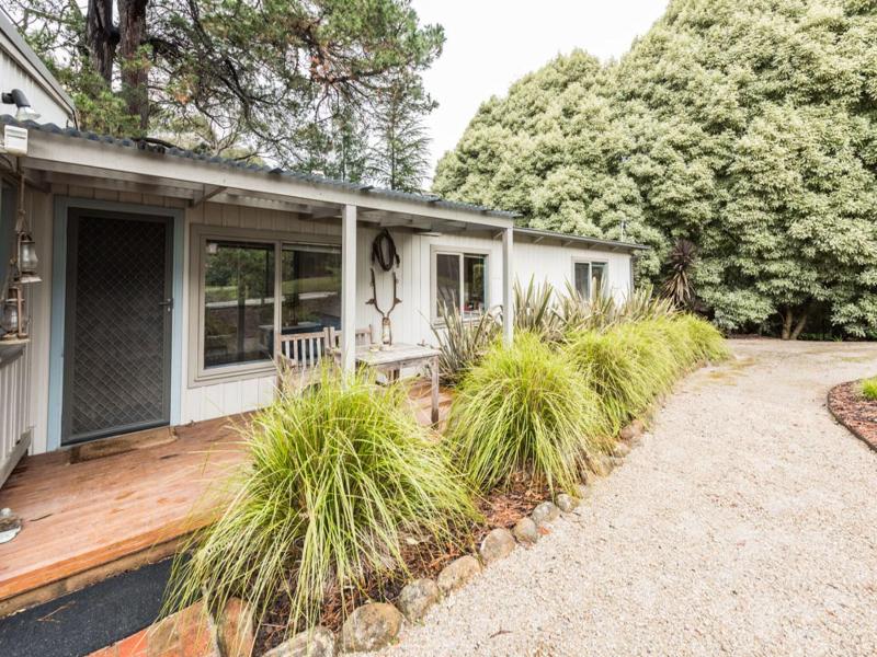 Country Place Retreat image