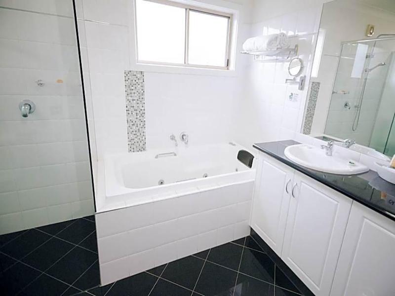 Wagga RSL Club Motel image