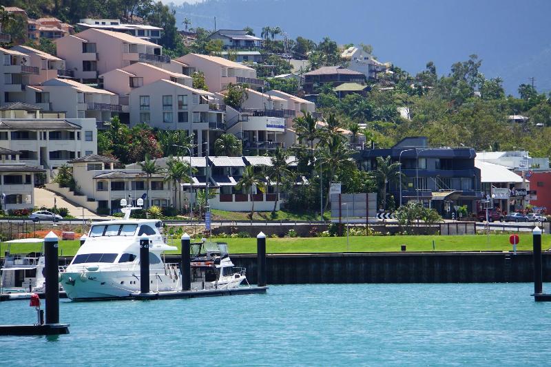 Airlie Seaview Apartments image