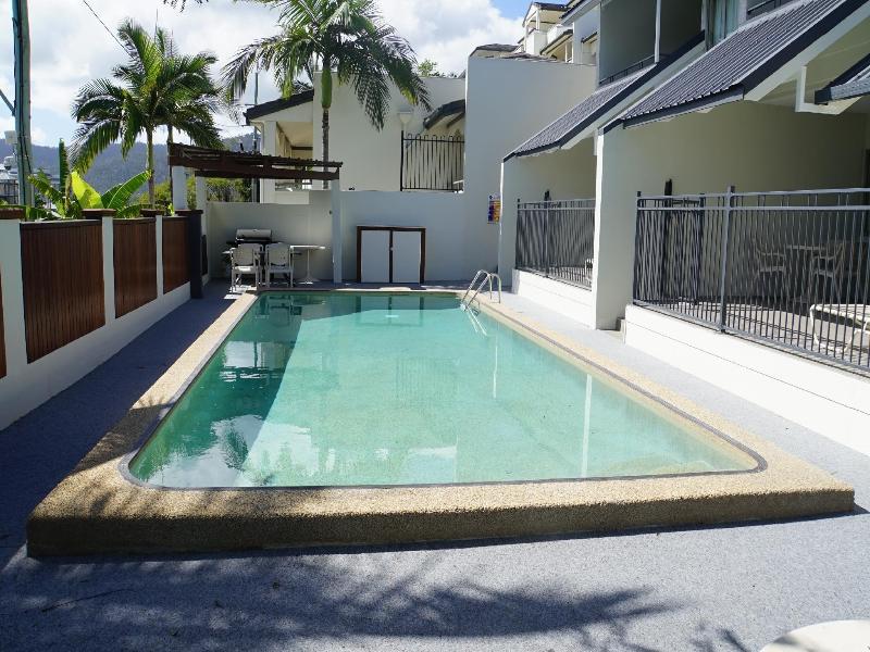 Airlie Seaview Apartments image