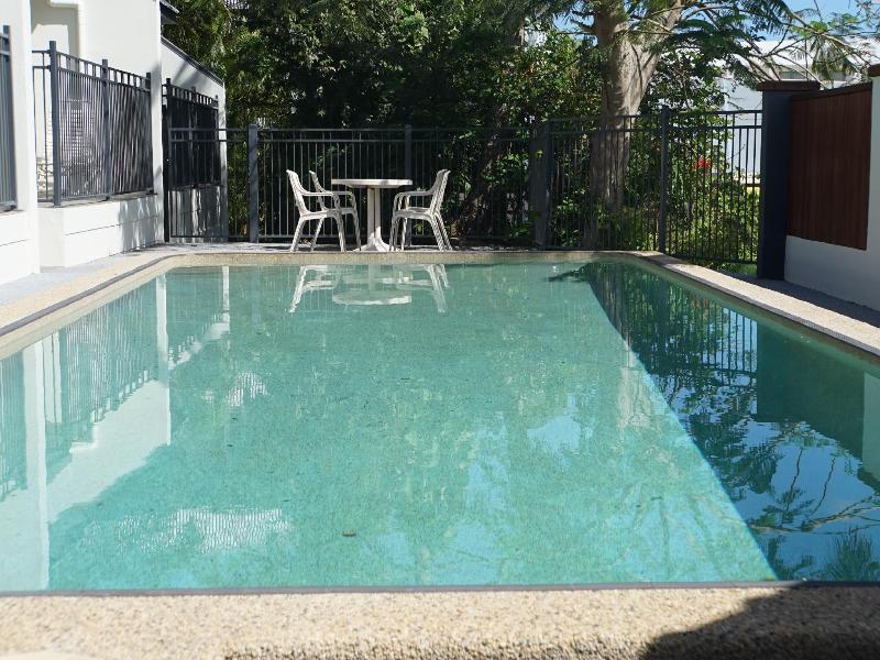 Airlie Seaview Apartments image