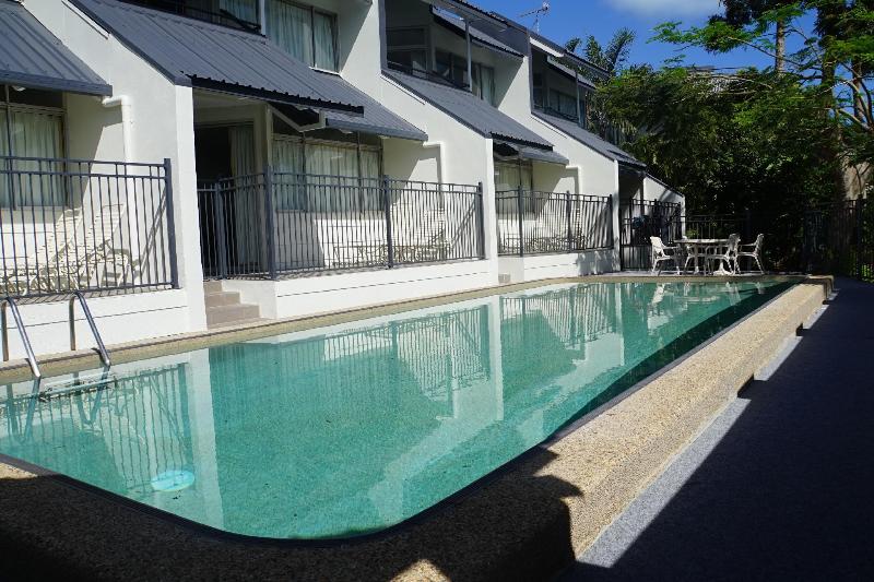 Airlie Seaview Apartments image