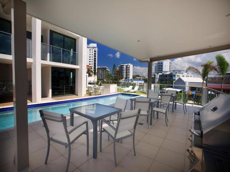 Beach On Sixth Apartments image