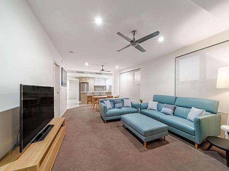 Beach On Sixth Apartments image