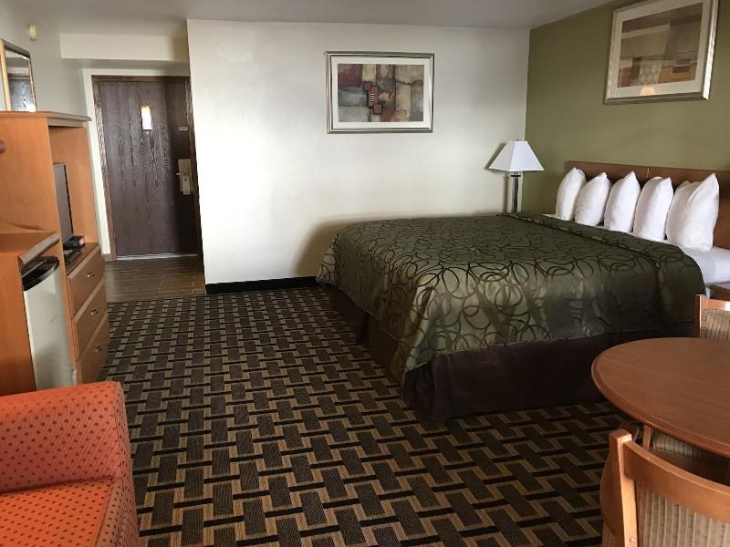 Motel In The Pines image 7