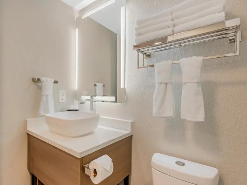 Mainstay Suites Springfield South - Battlefield Rd image