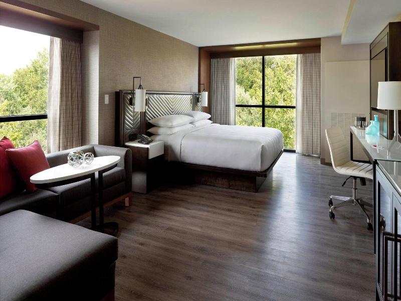 Marriott Columbus University Area image