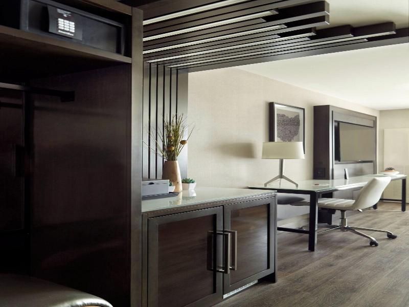 Marriott Columbus University Area image