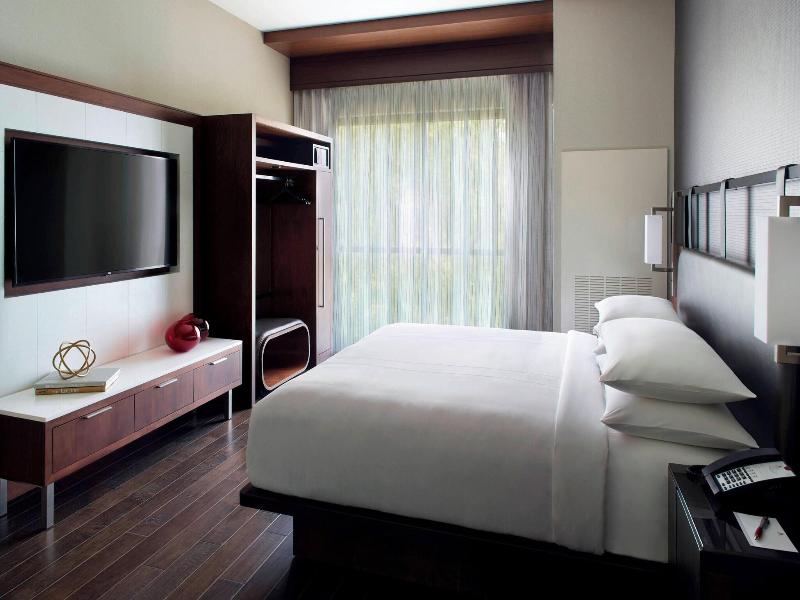 Marriott Columbus University Area image