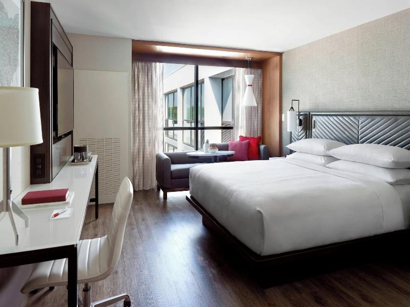 Marriott Columbus University Area image