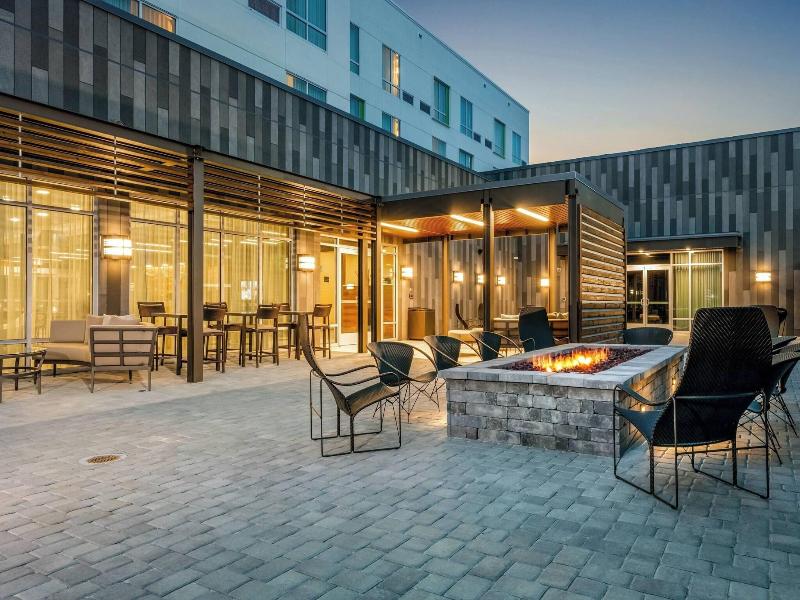 Courtyard By Marriott Savannah Airport image