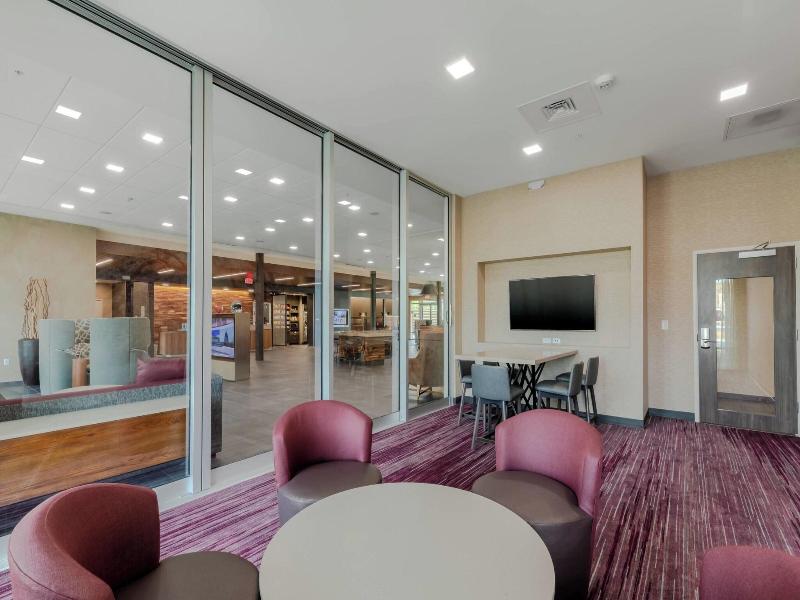 Courtyard By Marriott Savannah Airport image
