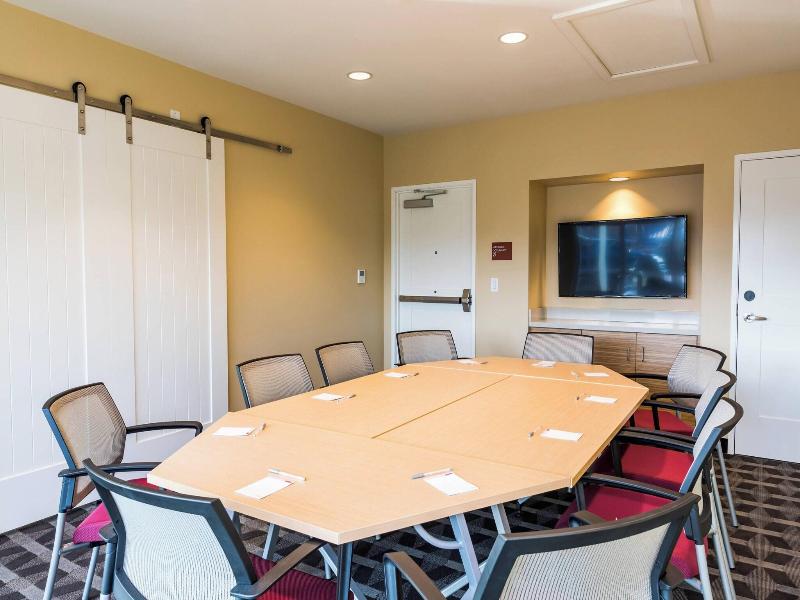 Towneplace Suites By Marriott Portland Beaverton image