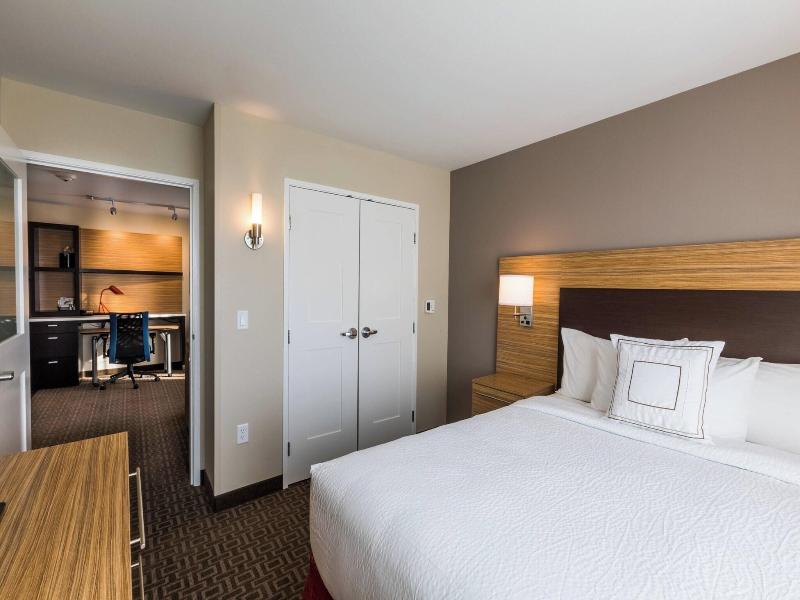Towneplace Suites By Marriott Portland Beaverton image
